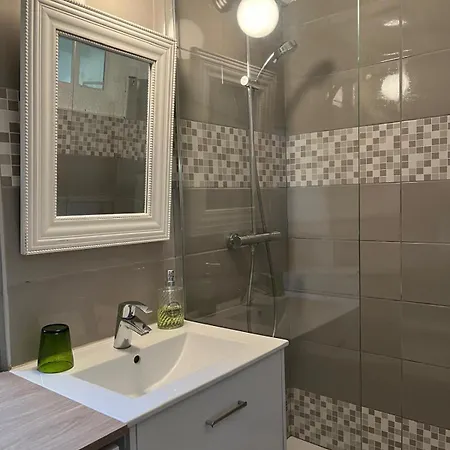 Petite Maison Avec Jardin Au Centre Du Village