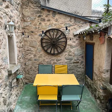 Апартаменты Petite Maison Avec Jardin Au Centre Du Village *