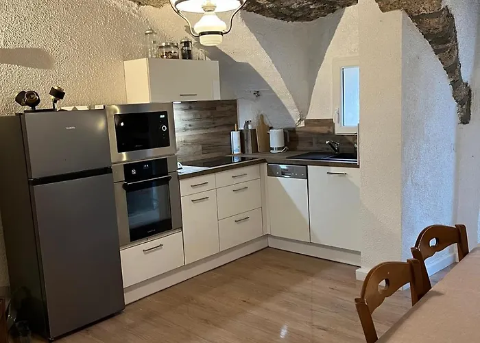 Апартаменты Petite Maison Avec Jardin Au Centre Du Village *