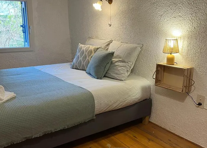 Petite Maison Avec Jardin Au Centre Du Village Апартаменты *