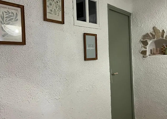 Petite Maison Avec Jardin Au Centre Du Village Апартаменты