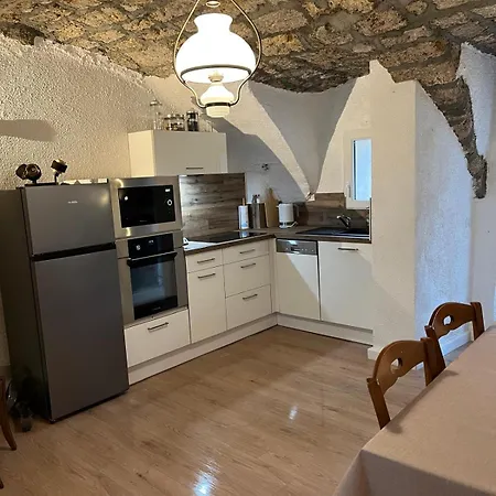 Appartement Petite Maison Avec Jardin Au Centre Du Village *