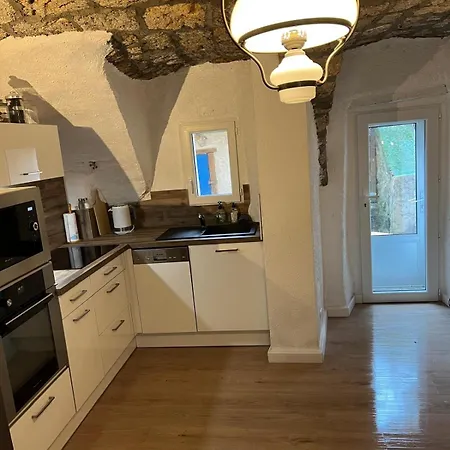 Lejlighed Petite Maison Avec Jardin Au Centre Du Village *