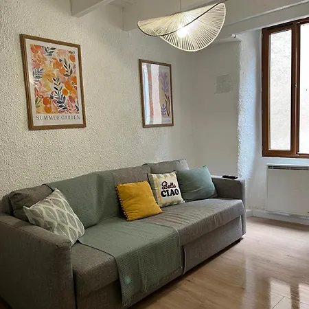 Petite Maison Avec Jardin Au Centre Du Village